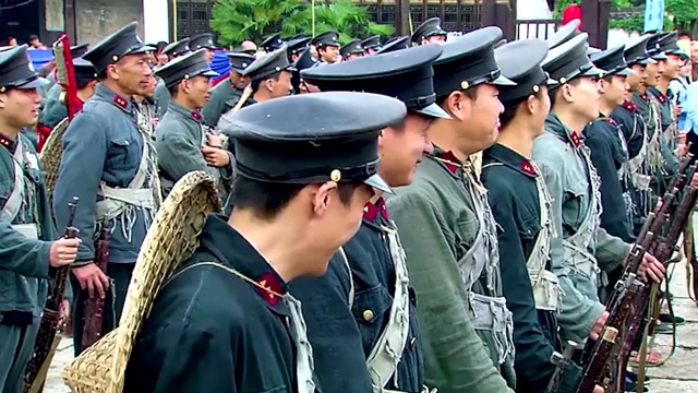 文盲大帅上台演讲引得下面哈哈大笑