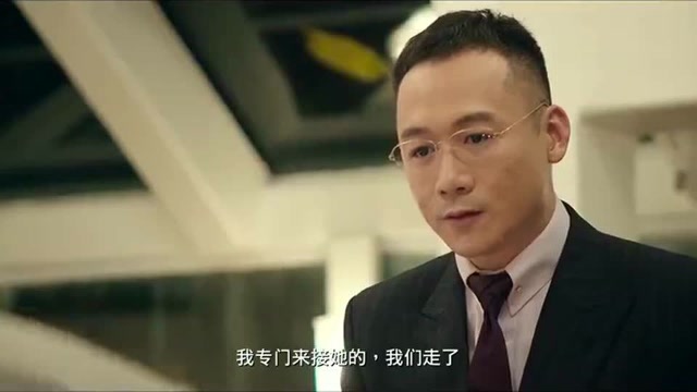 澳门风云:高先生为套话给洛小姐下药,幸亏坚哥及时出现英雄救美!