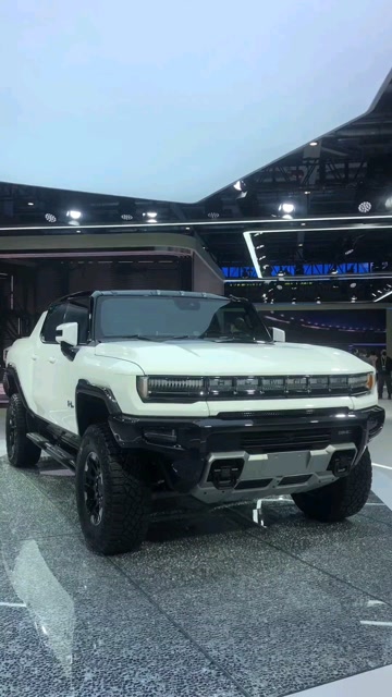 全新2022款新能源悍马越野车这玩意可以横着走硬派越野