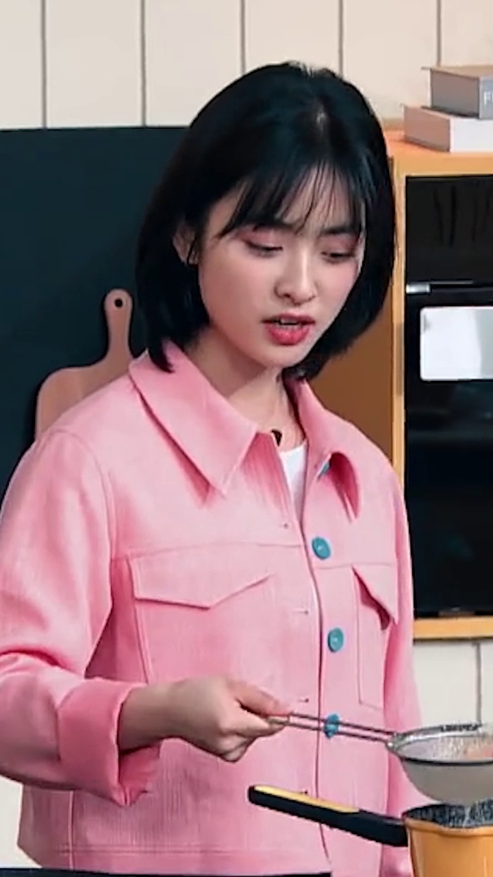 小龙虾变大龙虾,沈月帮厨遭遇困难_综艺_高清1080p在线观看平台_腾讯