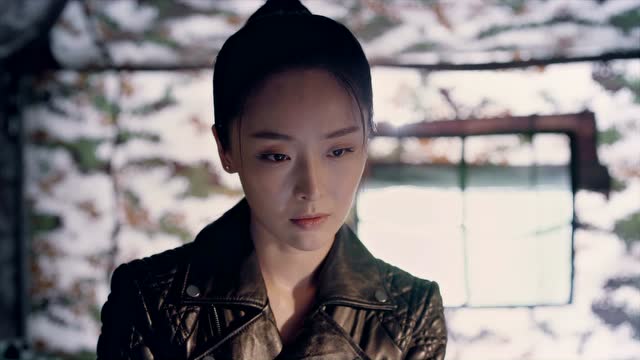 吴邪又被盯上了!阿宁这个女人对他简直了如指掌!