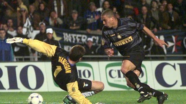 萨内蒂,萨莫拉诺破门&大罗钟摆式过人!还记得1998联盟杯决赛吗