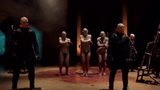 Los vampiros están en un gran caos, y todo tipo de vampiros están jugando juntos.