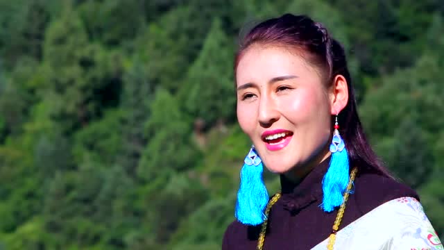 藏家姑娘-藏族女歌手措姆