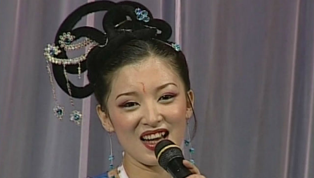 赵本山女弟子董明珠,不仅二人转唱的好,歌唱的也甜!