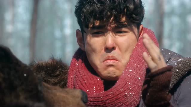 《鬼吹灯之黄皮子坟》人熊的爪子掉了,我去这是人还是熊啊