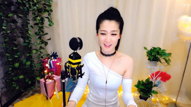 听听娜宝儿再唱那首好听的《太想念》