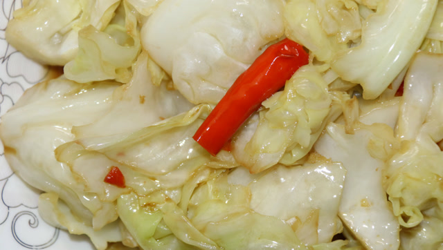 教你饭店火爆酸甜包菜的做法,常吃提高人体免疫力,预防感冒