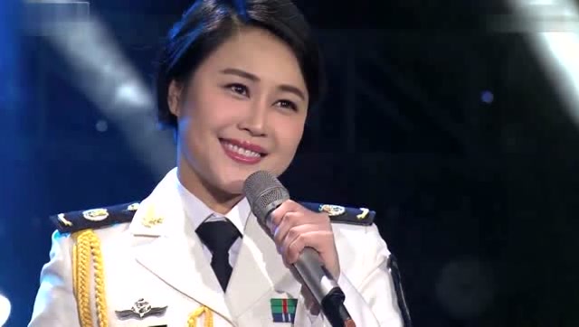 穿上海军服的顾莉雅一首《水兵卓玛》真这么好听,不愧是海军之花