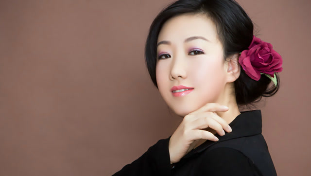 歌手王馨一首《美丽的相逢》温馨浪漫,悦耳动听!