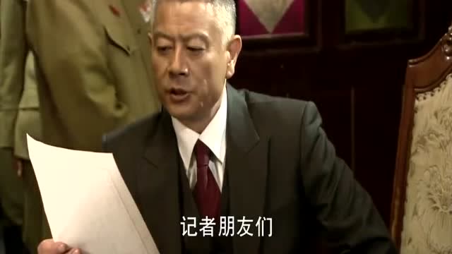 飞哥大英雄 周玉海与替身为演讲作准备