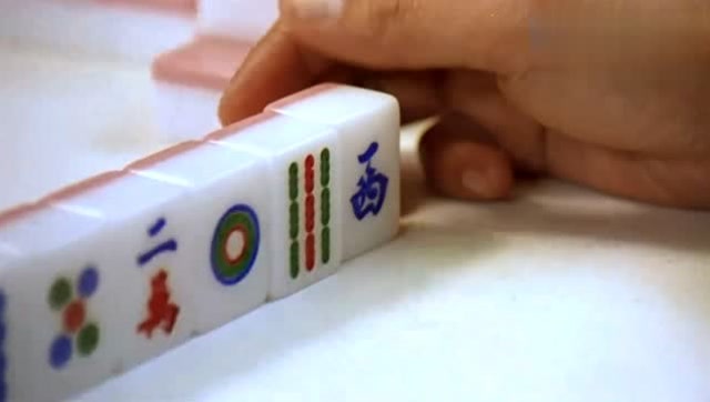 雀圣被人抢暗杠,还是十三幺啊,输得不敢讲话了