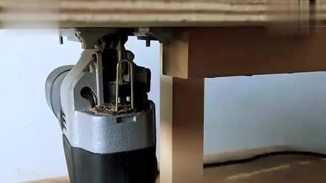 自制的拉花锯不够稳,加装一个木手臂,效果好到没朋友