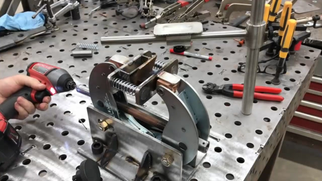 牛人自制了一个折弯机,和平常看的都不一样,简直是天才