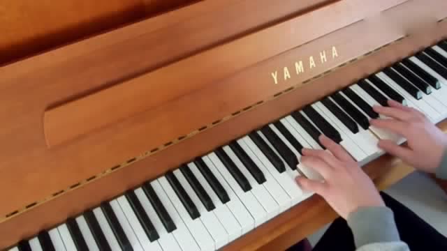 抖音里面的神曲omfghello钢琴弹奏