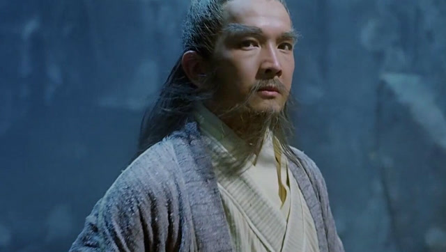 丁春秋大战师兄苏星河,特效比现代强太多,看着很过瘾的片子