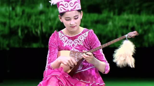 2018新疆优秀特长生六一:优美的冬不拉琴声