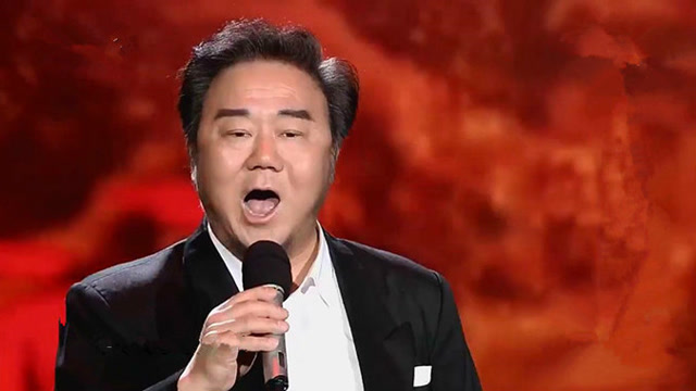 歌唱家霍勇重温经典《长江之歌》,荡气回肠,太感人了