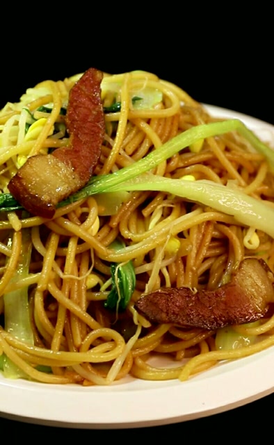 今日份:时蔬腊肉炒面