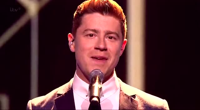 英国达人秀:小伙们演唱歌曲,西蒙:我喜欢这种音乐,和音很棒