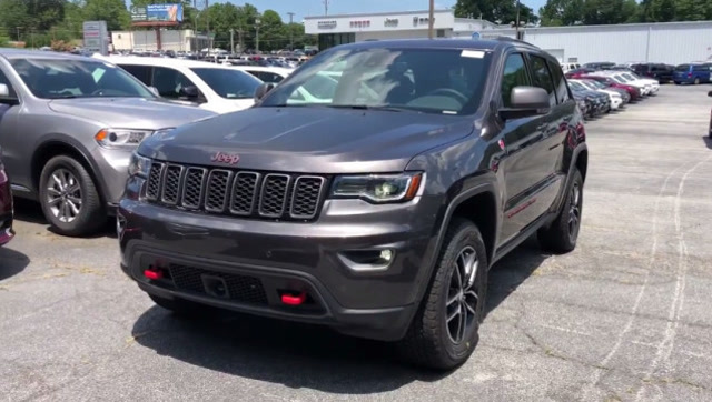 2018款jeep大切诺基实车展示,外观与内饰高清鉴赏