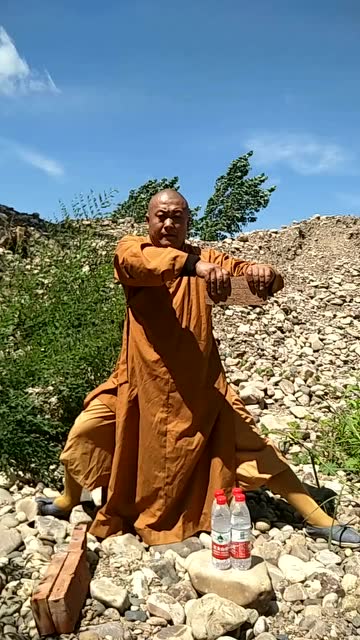 少林武僧的硬功铁砂掌,这功夫称第二没人敢说第一!