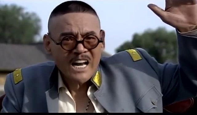 徐凤志替凤志爹去死,但是徐凤志不怕死的打动了军统旅长