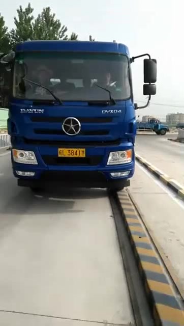 a2车型通过单边桥,这难度你看看就知道难不难了!