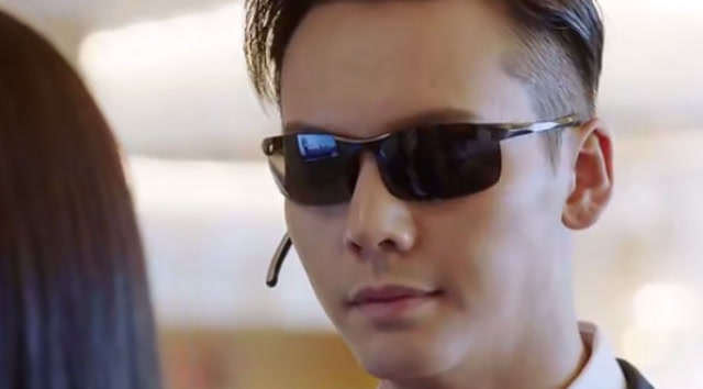 橙红年代:刘子光这样的保安真是超级帅啊,难怪缇娜要带小光走