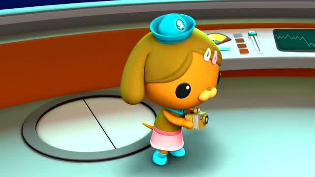 聪明的达西西抓拍到了一张神秘大家伙的照片