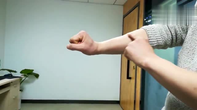 格斗中的握拳姿势大多数女的都是错误的,部分男的也有这个错误