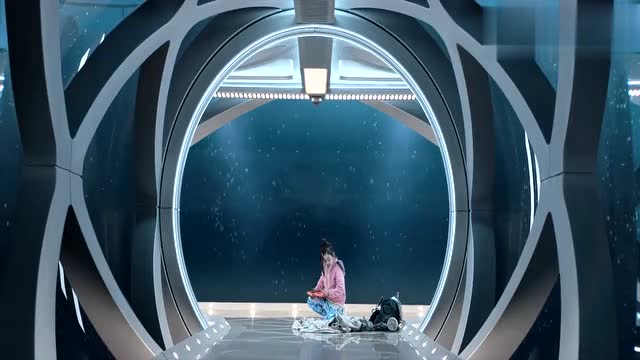 《巨齿鲨》:巨鲨突然出现,小女孩人都吓慌了,一口一排大牙印!