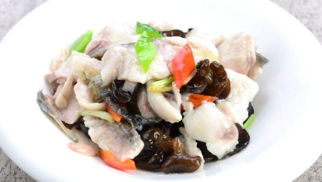 黑鱼去骨脱皮的鱼肉草能做出这样的美味,滑炒鱼片就是这么讲究!