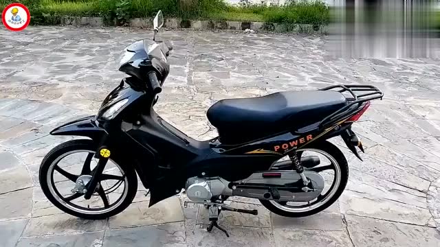 出口到东南亚的杂牌女装弯梁代步摩托,排量70cc,老外代步很省油