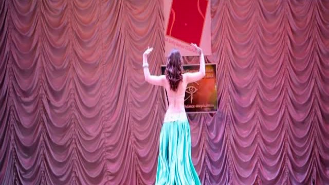 乌克兰明星shovkalyuk在肚皮舞大赛上面的华丽表演