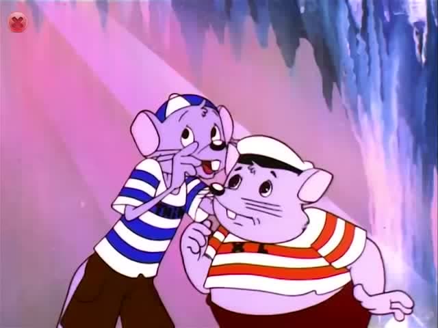 狮子王:这两只小老鼠好像在说着什么悄悄话呢.