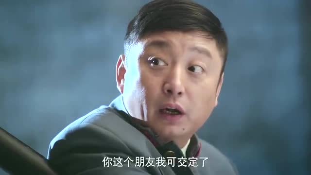 男子要被人用棉被捂死,幸亏同学的阻止引来巡逻,男子才逃过一劫