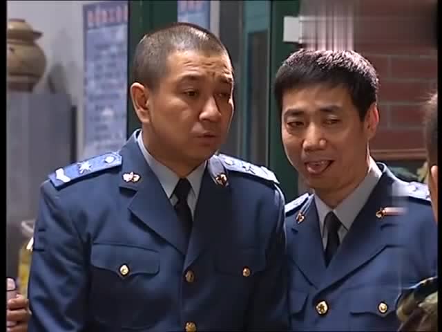 炊事班的故事3:大周表演内心憋笑跟表面大笑,把对面人吓趴了