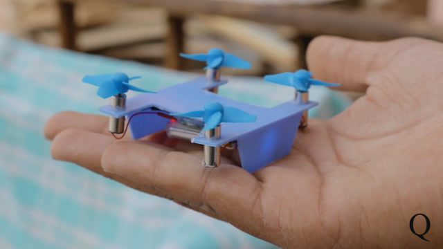 牛人用塑料板自制无人机,好迷你啊,最后发现没摄像头