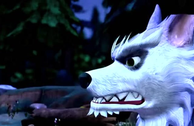 熊出没:光头强扮狼人吓狗熊,不料熊大拿大蒜辣他眼睛