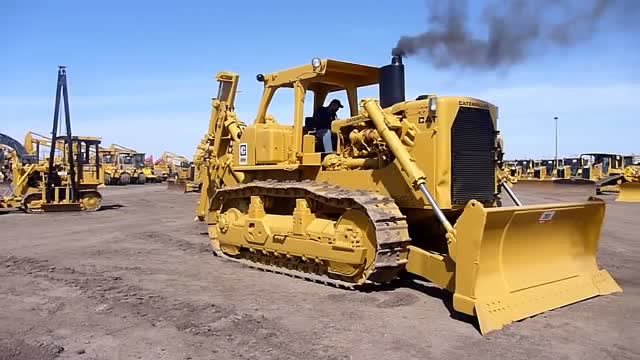 卡特d9h推土机冷启动,一茬一茬的冒烟