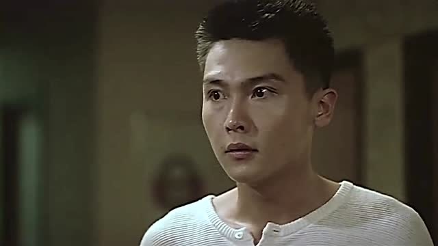 龙虎家族-阿强帮她妹妹还债,赶走讨债的人