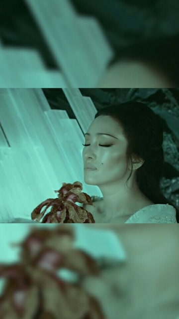 西游记之三打白骨精巩皇的气场太强了花儿到她手里直接就枯萎