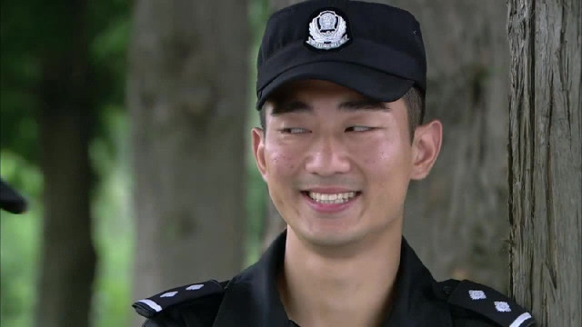 特警力量:吴迪让猎奇给小飞燕带零食来,真是关心人,好暖心啊