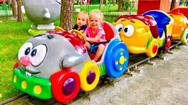 趣味学习:宝宝去游乐园坐毛毛虫小火车