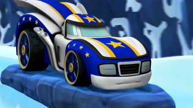 《旋风战车3》飚速成功的避过了北极熊战车的追杀,聪明极了