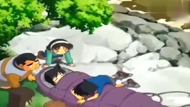 名侦探柯南,小兰昏迷,为了救小兰柯南差点连命都没了!