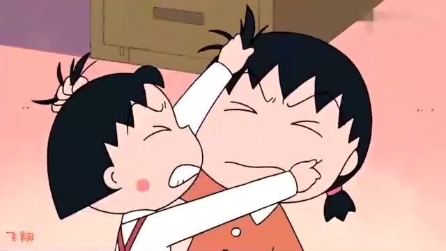 《樱桃小丸子》小丸子和姐姐掐架,一脚就被踢飞,真笑人