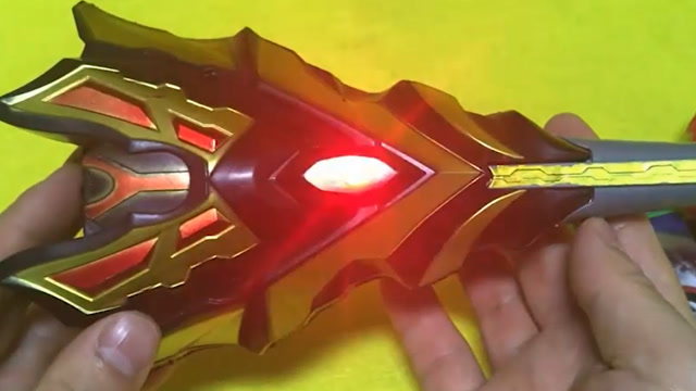 趣味启蒙玩具:奥特曼玩具,终极千兆战斗仪!我们一起来玩吧