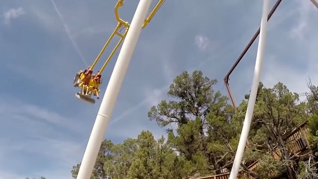 恐怖的"死亡秋千":时速80公里,上去之前要签免责协议